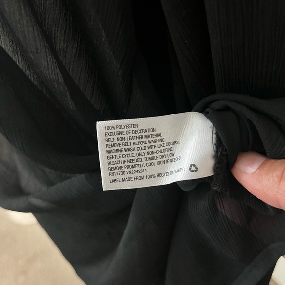 Black sheer v-neck flowy long-sleeved blouse - Picture 6 of 7